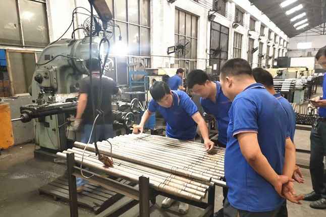 开云在线登录官网(中国)·官方网站-登录入口每周对各个工序进行质量监督检验的现场。